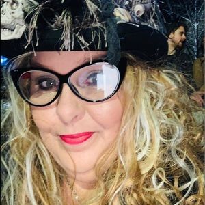 Meet your Posher, Carrie